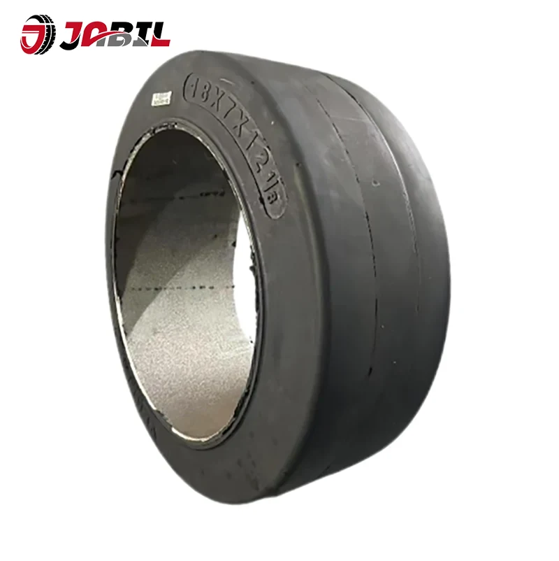 फोर्कलिफ्ट टायर पर दबाएं